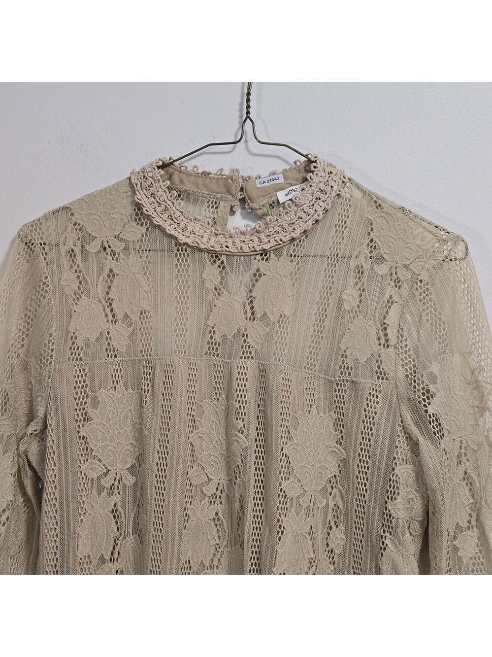 Ultra Pink Lace Long Sleeves Blouse in Cream - Picture 3 of 9